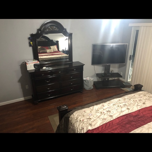 Dark brown bedroom set with California king bed. - Picture 4 of 4